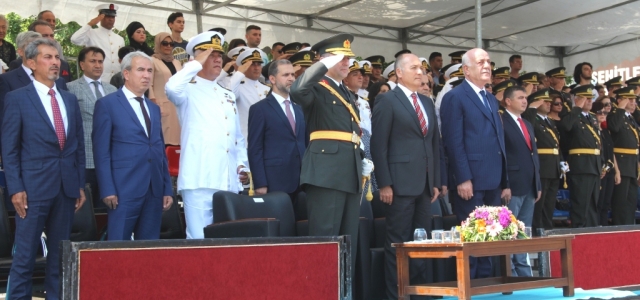 30 Ağustos Askeri Geçit Töreniyle Kutlandı
