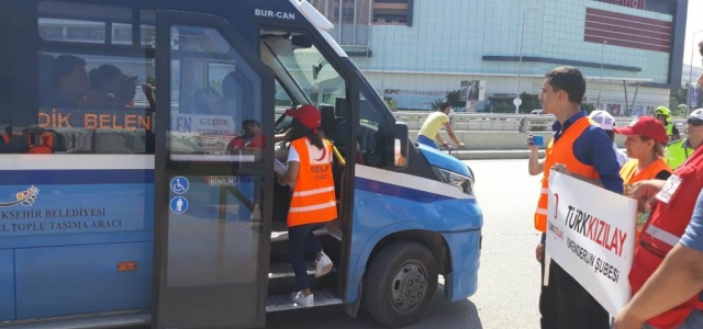 İlk Yardımın Önemini Trafikte Anlattılar