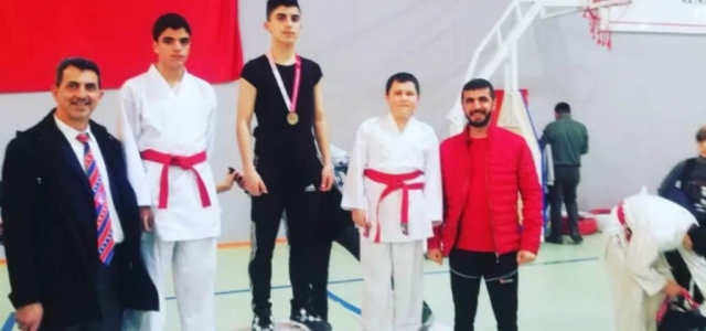 Antrenörler İskenderun'da Karateyi Sevdirdi