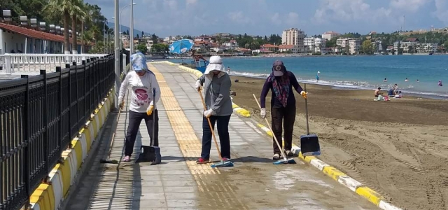 Arsuz Sahil Bandında Yoğun Mesai