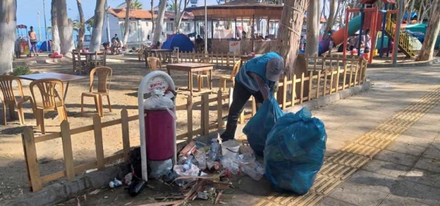 Arsuz Temizlik Ekiplerinden Yoğun Mesai