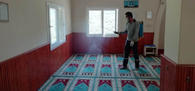 Arsuz'da Camiler Dezenfekte Ediliyor