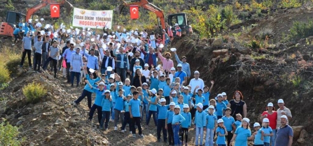 Arsuz'da Fidanlar Toprakla Buluştu