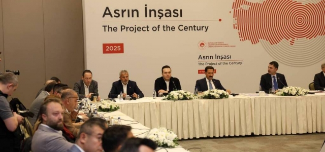 Bakan Kurum Hatay'da ‘Asrın İnşası' Toplantısında Basın Mensuplarıyla Buluştu