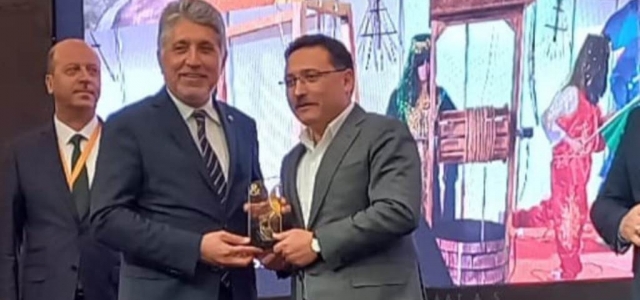 Başkan Ayhan Yavuz'a Başarı Ödülü