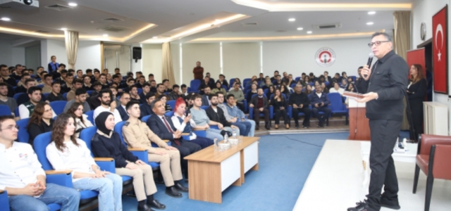 Başkan Dönmez, İSTE'de Öğrencilerle Bir Araya Geldi