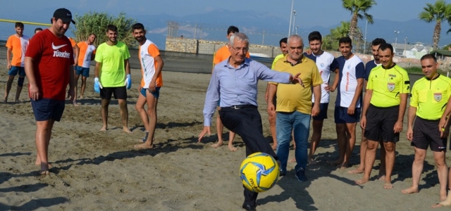 Başkan Güven Plaj Futboluna Start Verdi