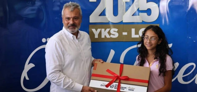 Başkan Öntürk, Dereceye Giren Öğrencileri Ödüllendirdi