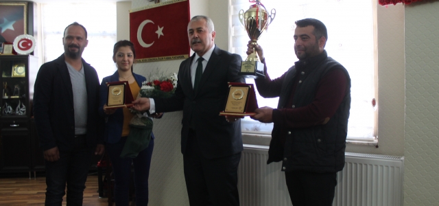 BİRİNCİLİK KUPASINI TOKSOY'A HEDİYE ETTİLER