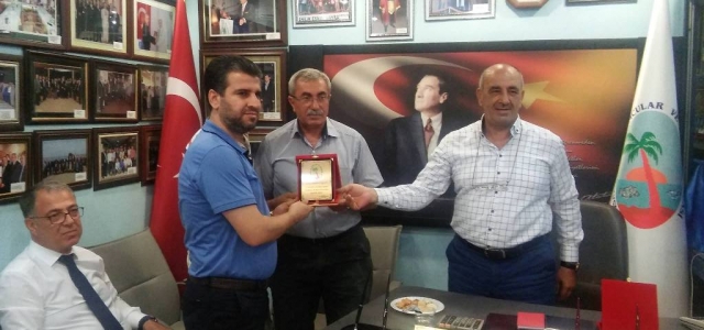 Çarşı Başkanlarına Plaket