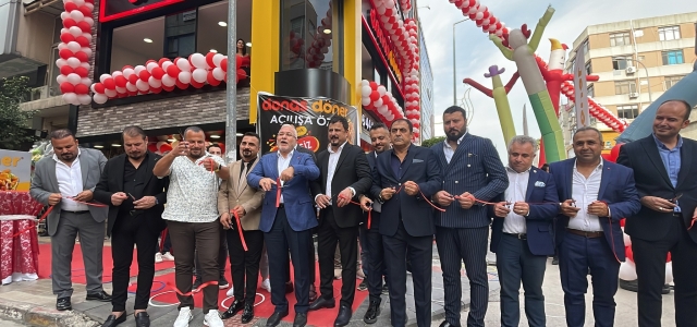 Donas Döner 2. Şubesinde Açılışa Özel Ücretsiz Döner Dağıttı