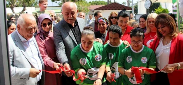 Down Sendromlu Çocuklar Yararına Resim ve Kermes