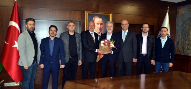 Eczacı Teknisyenlerinden İTSO Başkanı Yılmaz'a Hayırlı Olsun Ziyareti