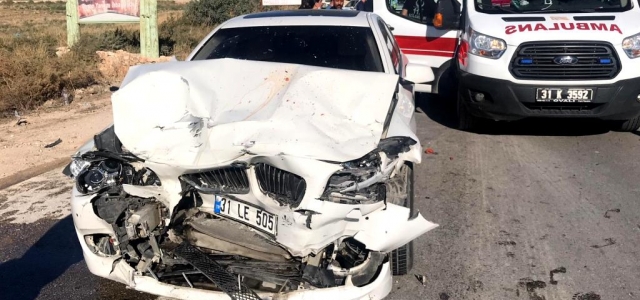 Hatay'da Trafik Kazası: 3 Yaralı