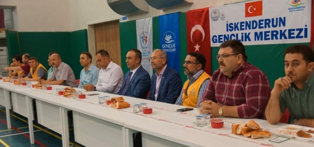 Gençler Yetimleri Sevindirdi