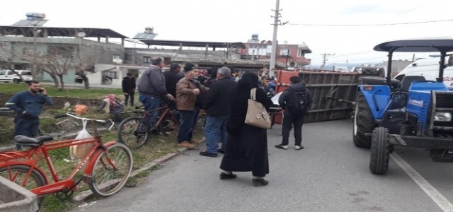 Hatay'da Traktör Devrildi: 15 Yaralı