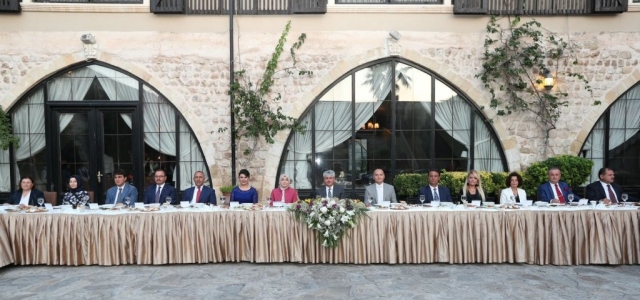 Hatay'ın Mülki Amirleri Veda Yemeğinde Buluştu