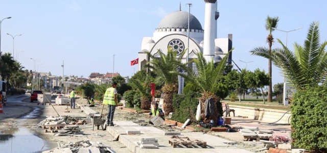 HBB, Deprem Sonrası Çalışmalarını Tüm İlçelerde Sürdürüyor