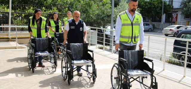 HBB TEKERLEKLİ SANDALYE DAĞITIMINI SÜRDÜRÜYOR