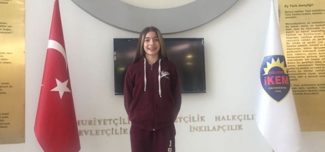 İKEM'li Öykü Türkiye Finaline Yüzecek