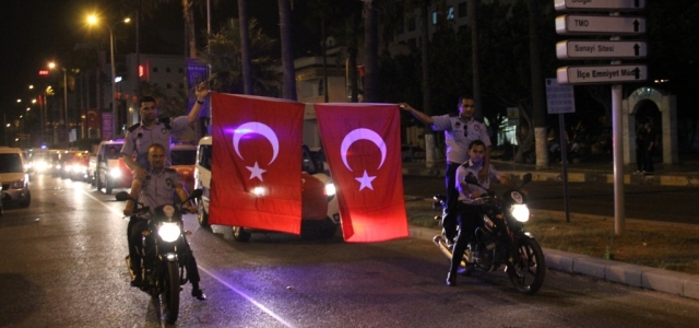 İskenderun Belediyesi Araçları 15 Temmuz Konvoyu