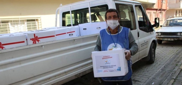 İskenderun Belediyesi Gıda Yardımlarını Sürdürüyor