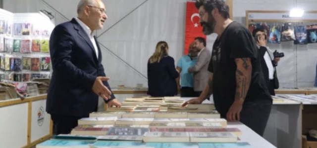 İskenderun Belediyesi Kitap Günleri Devam Ediyor