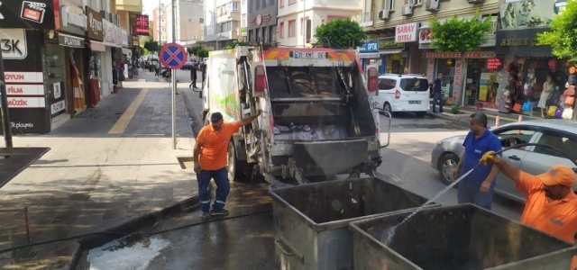 İskenderun Belediyesi Temizlik Ekipleri Sahada