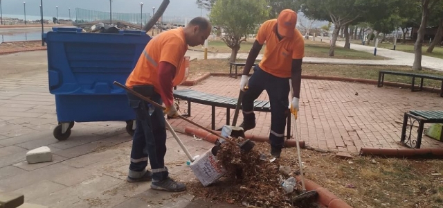 İskenderun Belediyesi Temizlik Ekipleri Yoğun Çalışıyor