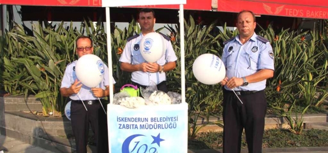 İskenderun Zabıtası Çocukları Sevindirdi