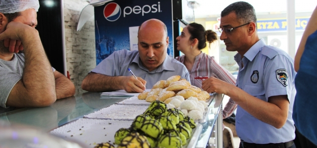 İskenderun Belediyesi Zabıtasından Ramazan Denetimi