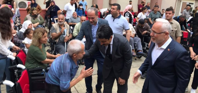 İskenderun Belediyesi'nin Akülü Tekerlekli Sandalye Dağıtımı Artarak Devam Ediyor