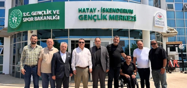 İSKENDERUN FENERBAHÇELİLER DERNEĞİ'NDEN GENÇLİK MERKEZİNE ZİYARET