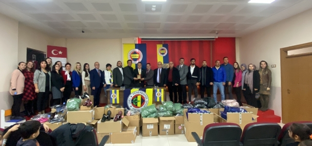 İskenderun Fenerbahçeliler Derneği'nden Minik Öğrencilere Kıyafet Yardımı