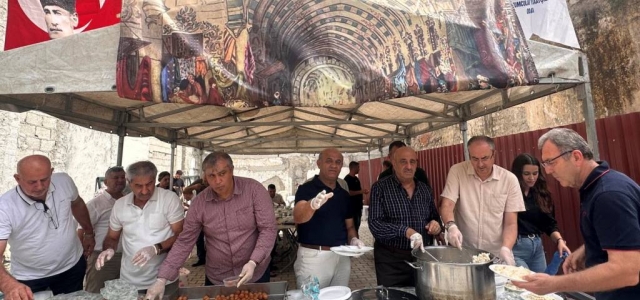 İskenderun Kuyumcular Odası’ndan Esnafa Ve Vatandaşa Ahi Pilavı…