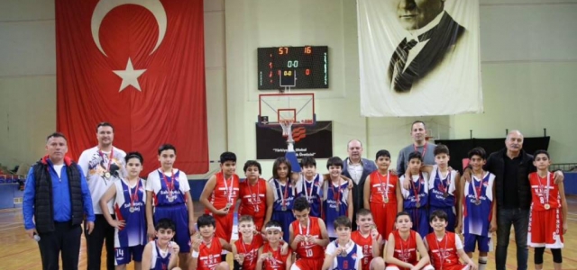 İskenderun Namık Kemal Ortaokulu Küçük Erkek Basketbol Takımı Hatay Şampiyonu Oldu