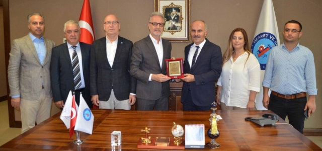 İskenderun Özel Eğitim Orta Okulundan İTSO'ya plaket