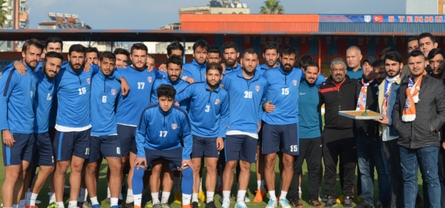 İskenderun Spor'a Taraftarından Tatlı Destek