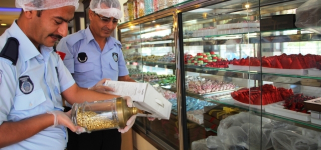 İskenderun Zabıtasından Bayram Öncesi Şeker Denetimi