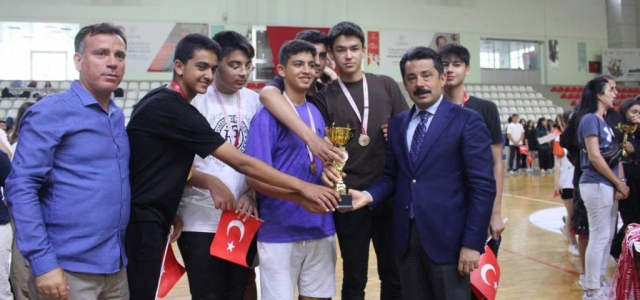 İskenderun'da Başarılı Sporcular Ödüllendirildi