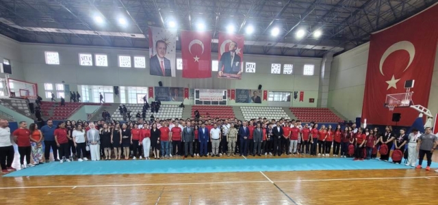 İSKENDERUN'DA BAŞARILI SPORCULAR ÖDÜLLENDİRİLDİ