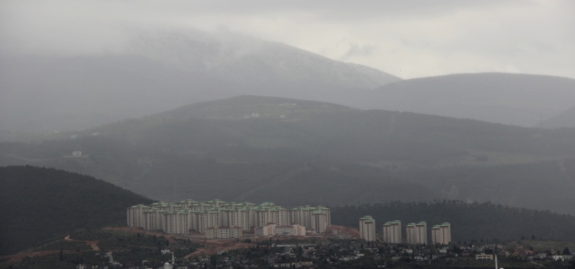 İskenderun'un Zirvelerine Nisan'da Kar Yağdı