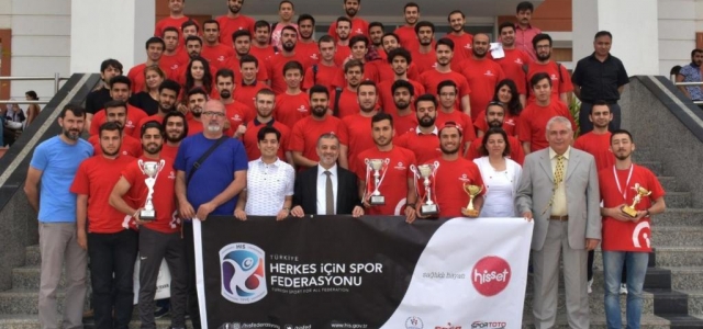 İSTE Başarılı Sporcularını Ödüllendirdi!