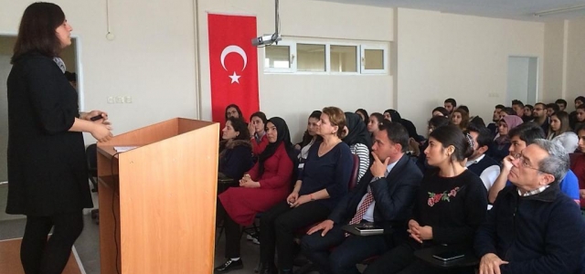 İSTE'de Kadına Şiddete ‘HAYIR' Konferansı!