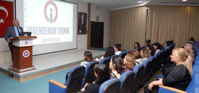 İSTE'de ‘Kadınların Kariyer Yolculuğu' Konuşuldu