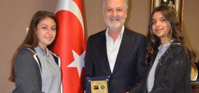 İTSO Anadolu Lisesi'nden Anlamlı Plaket