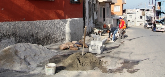 Kaldırım Yenileme Çalışmaları Sürüyor!