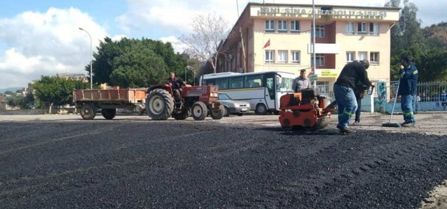 Karayılan'da Asfalt Yama Çalışması Yapıyor