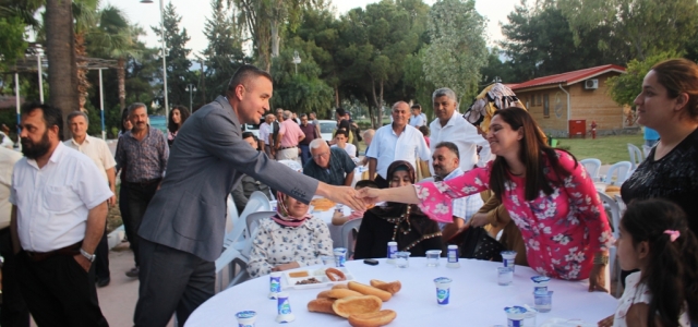 Kaymakam Sarı Kızılay ile Yemek Dağıttı