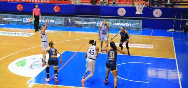 Mavi Beyazlılar Evinde Galip